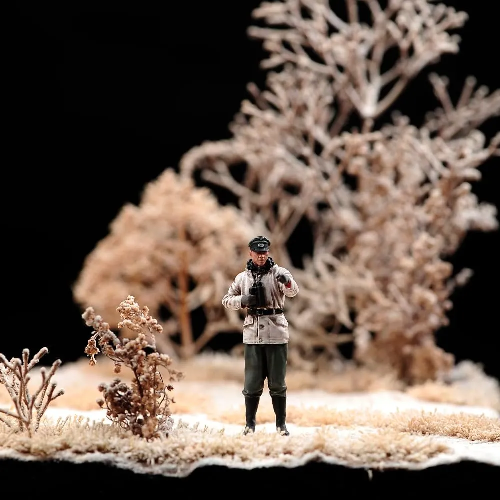 1:72 Scale WWII Making Old Painting Miniatures People Figurine Tiny People Resin Diorama Action Figure for Tank Vehicles Model (Commander)