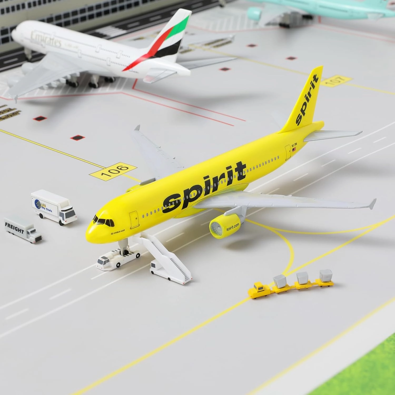 1/200 A320 Spirit Diecast Metal Airplane Model with Stand for Airbus A320 Model Plane Kits -18.5cm L for Aviation Enthusiasts Gifts, Display Decorations or Ornaments (Real Aircraft Scale)
