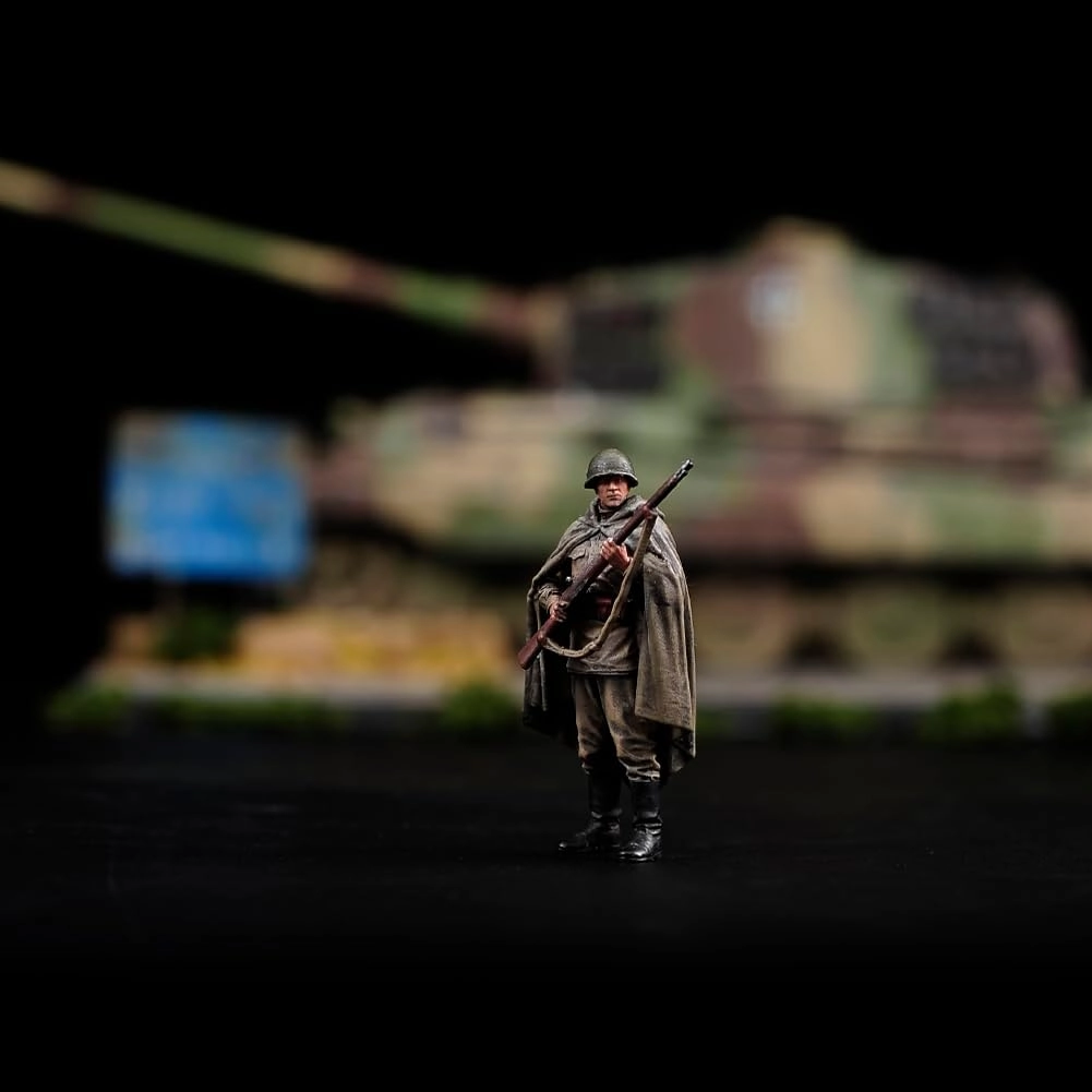 1:35 Scale WWII Making Old Painting Miniatures People Figurine Tiny People Resin Diorama Action Figure for Tank Vehicles Model (Soviet Reconnaissance Forces)