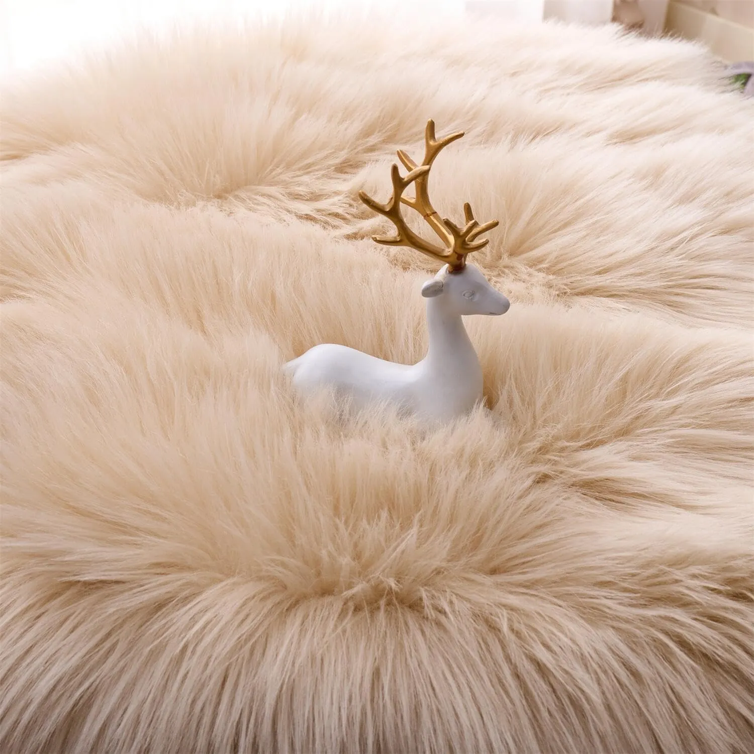 Arbosofe Ultra Soft Faux Fur Rug, Small Area Rugs, Beige Fluffy Shaggy Fur Rug for Bedroom & Living Room, Kids Room Decor, 2 x 3 Feet Sheepskin