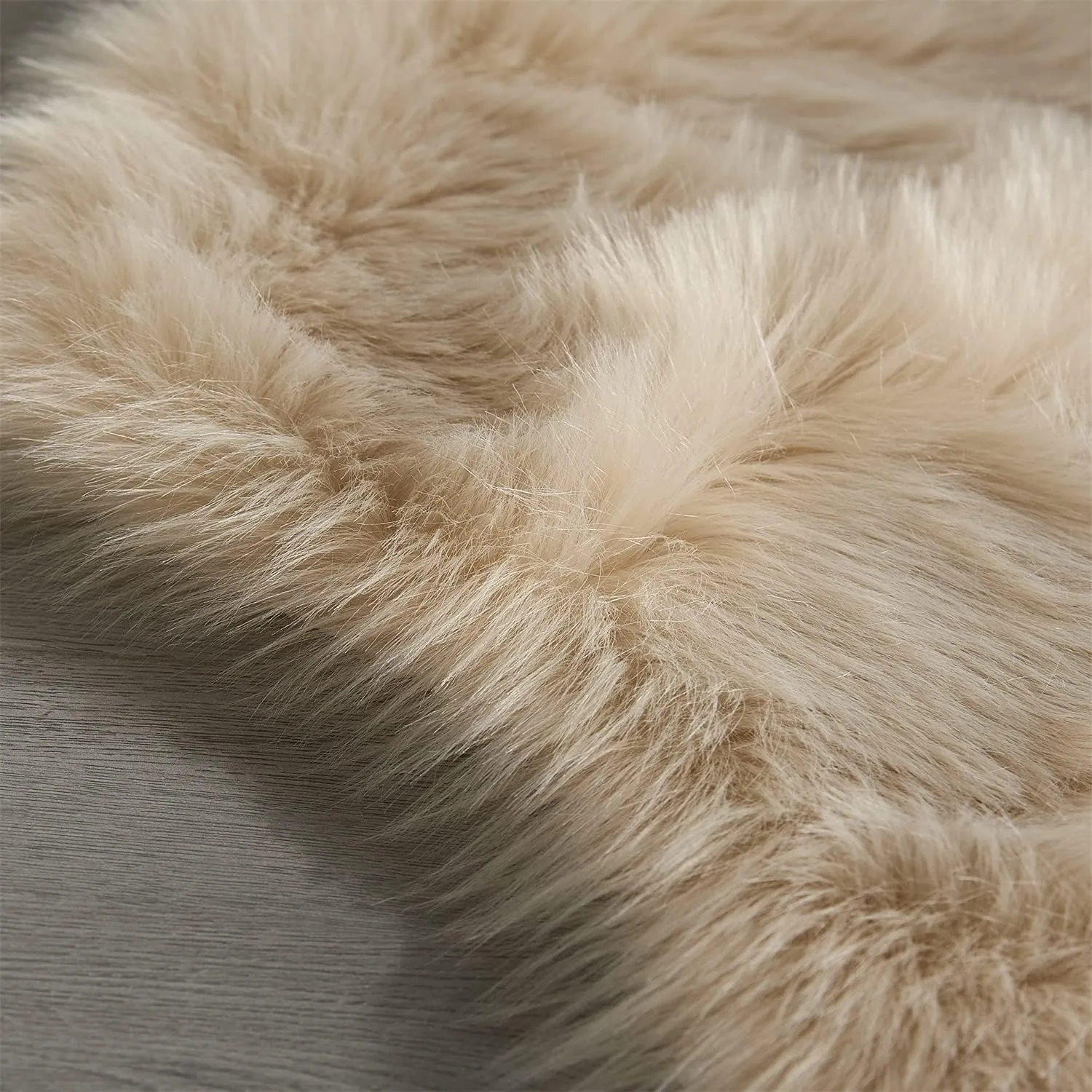Arbosofe Ultra Soft Faux Fur Rug, Small Area Rugs, Beige Fluffy Shaggy Fur Rug for Bedroom & Living Room, Kids Room Decor, 2 x 3 Feet Sheepskin