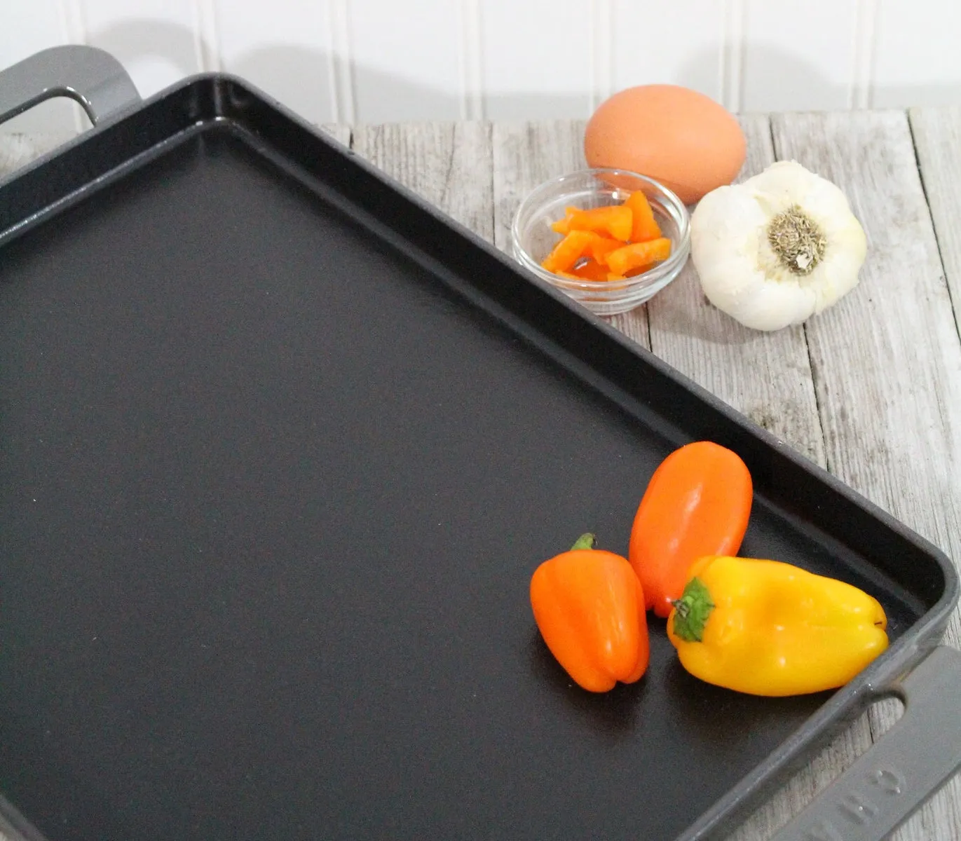 French Rectangular Enameled Cast Iron Griddle, 14-Inch, Caviar Grey