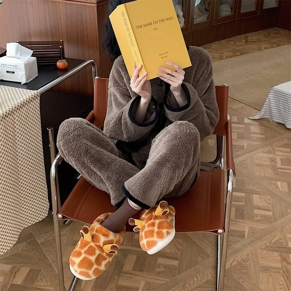Kawaii Fuzzy Giraffe Slippers Cartoon Giraffe Cotton Slippers Cute Fluffy Giraffe Slippers Shoes for Adults Kids (7-7.5, Style B)