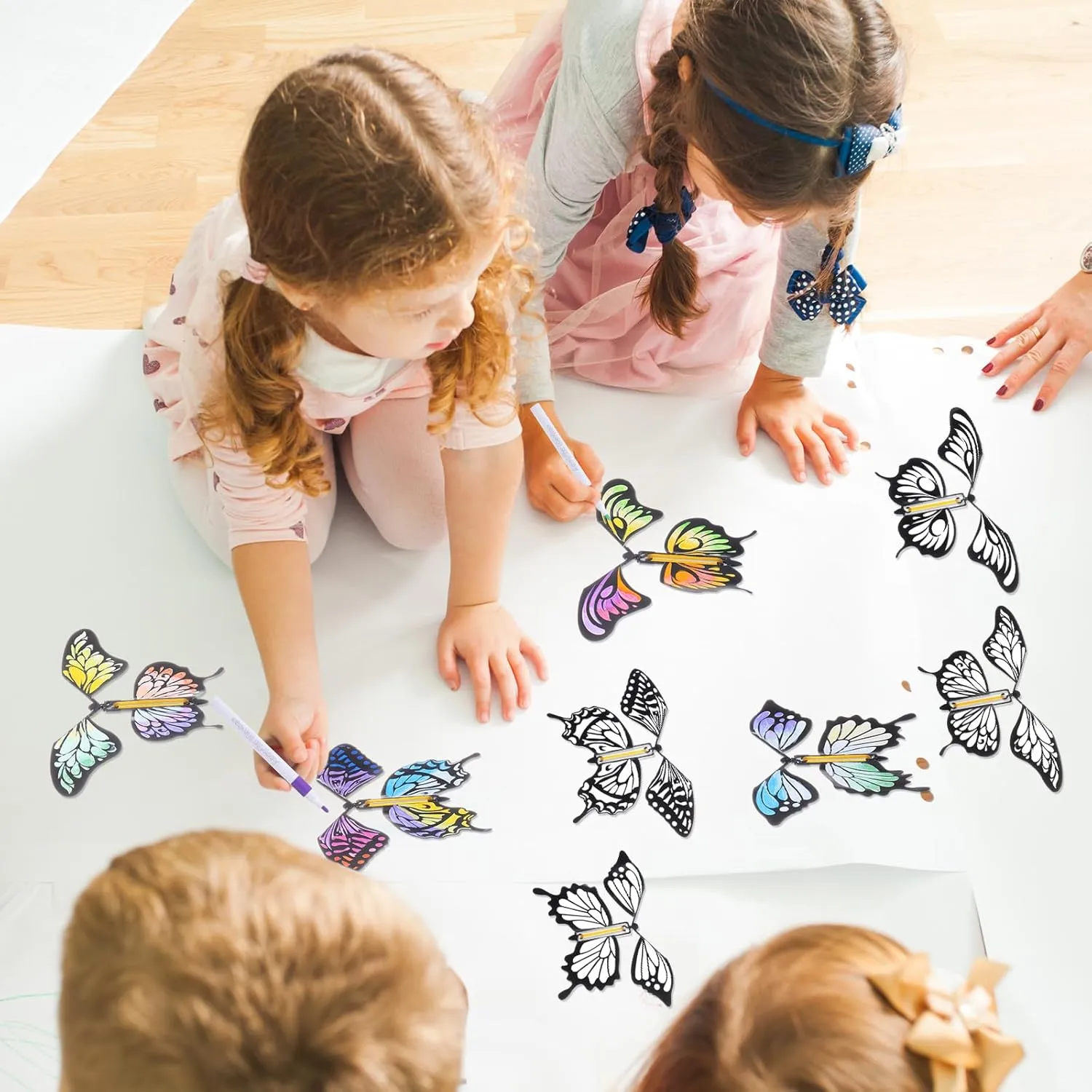 Seenelling 44 Pcs Flying Butterfly Craft Kit with 32 Wind up Butterflies and 12 Color Pens People Painting White Paper Butterflies DIY Toy for Party Game School Activity Birthday Gift (Style 1)