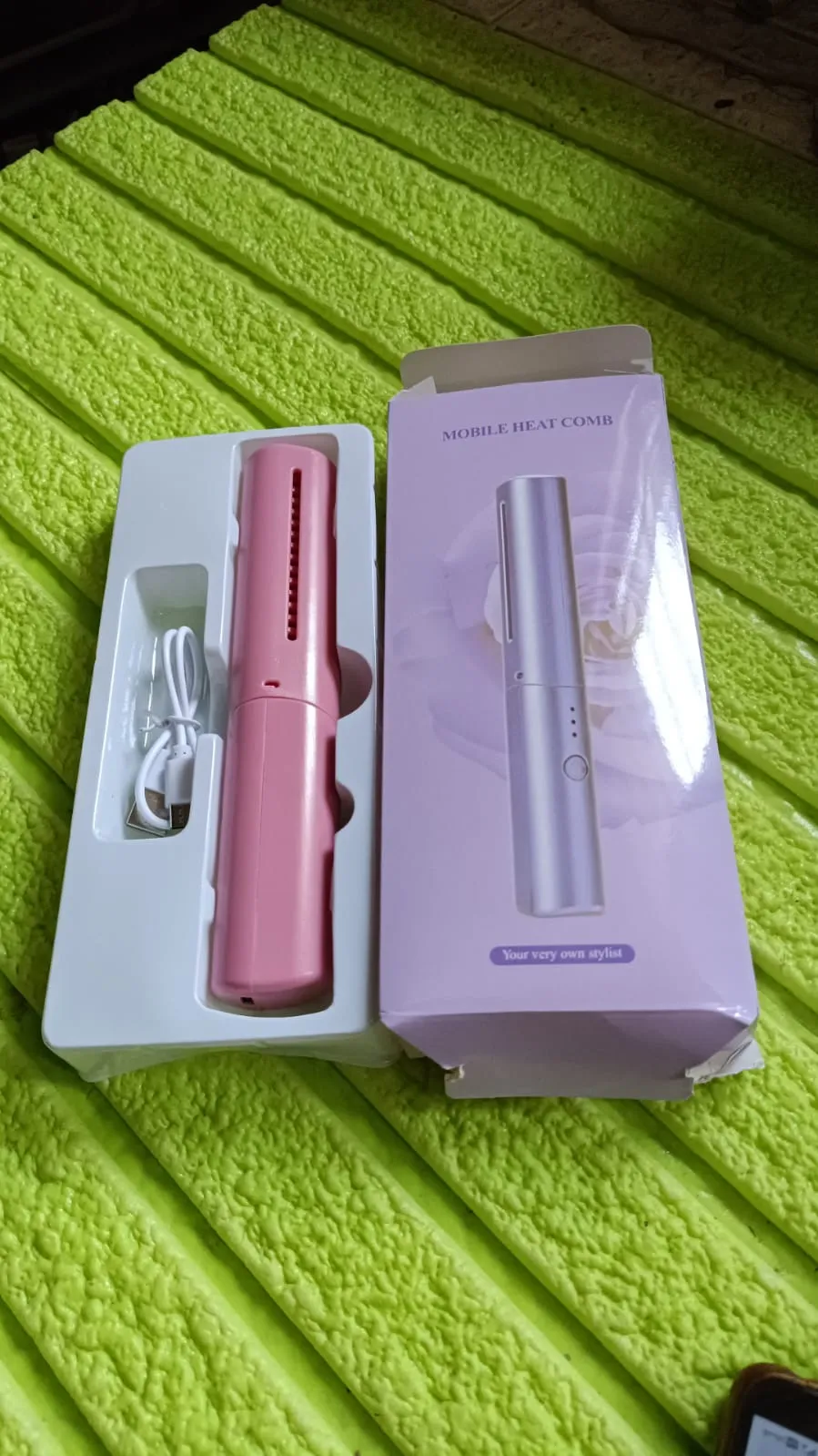 SOVELY Rechargeable Mini Hair Straightener Travel Portable USB Charging Cordless Hair Straightener Brush Three Temperature Adjustments Flat Iron Comb