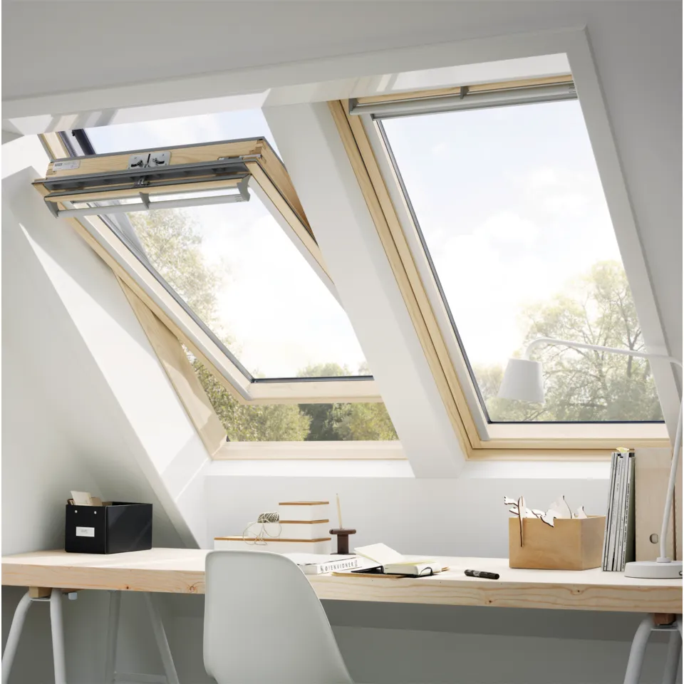 VELUX GGL PK06 3070 Pine Centre-Pivot Roof Window (94 x 118 cm)