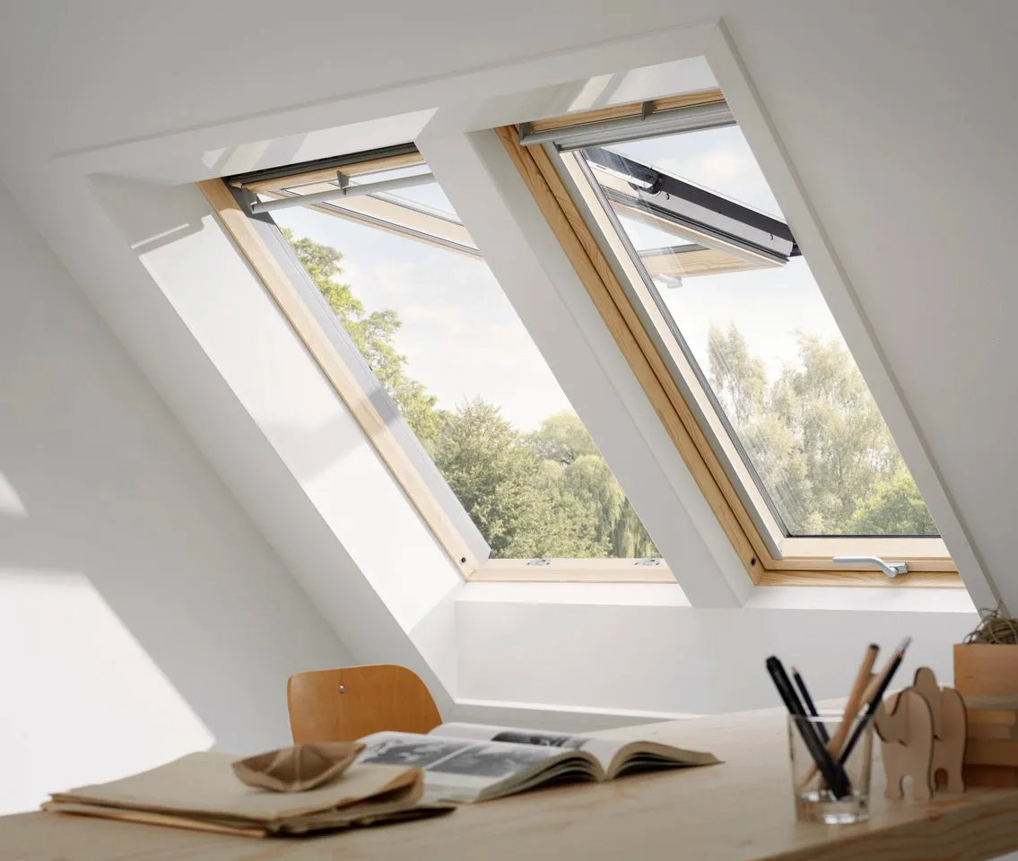 VELUX GPL MK06 3070 Pine Top-Hung Window (78 x 118 cm)