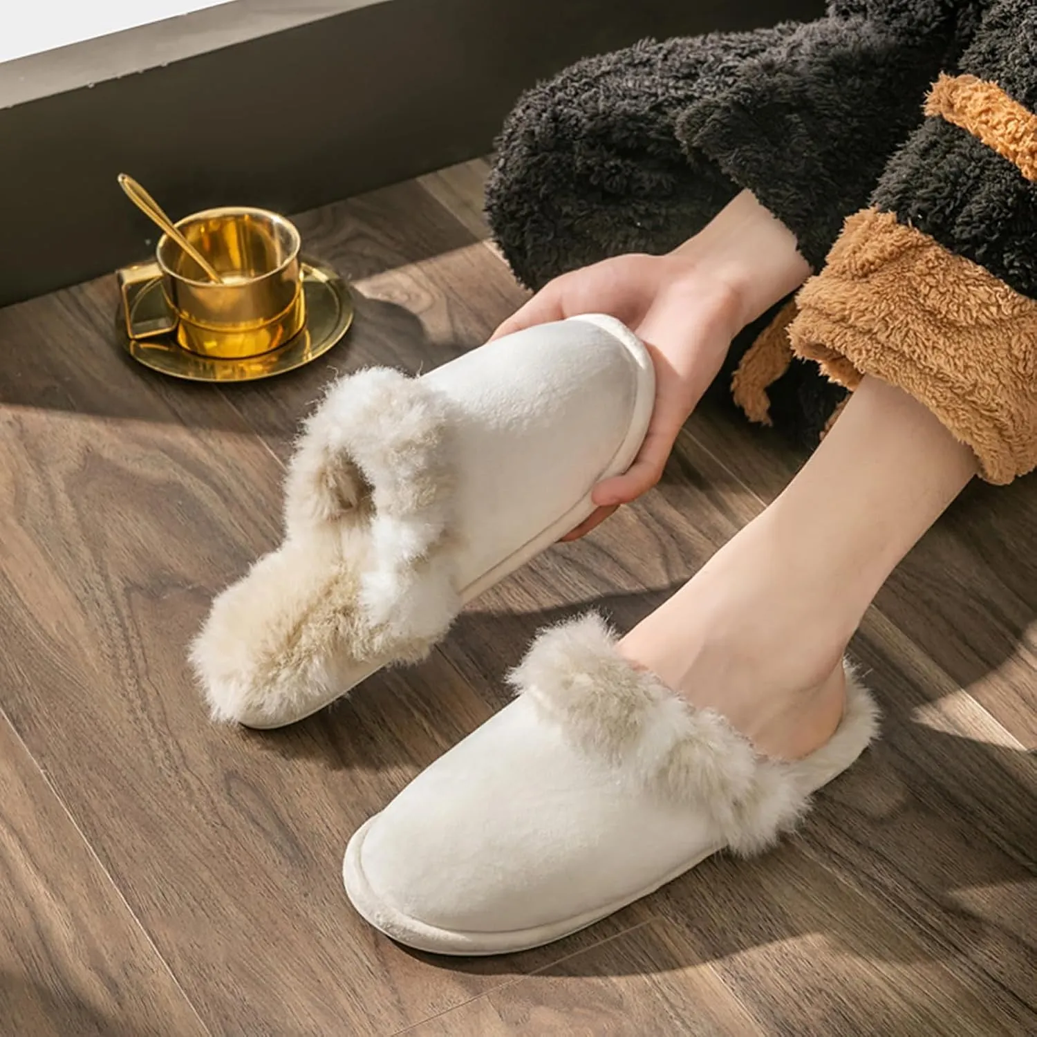Women's and Men's Artificial Fluffy Slippers, Couple Plush Memory Foam Slippers, Ladies Warm Slip on Slippers with Faux Fur Lining, Winter Non-Slip Indoor House Shoes